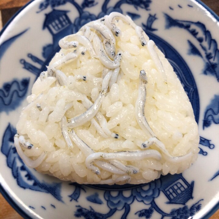 しらすご飯とおかかのおにぎり